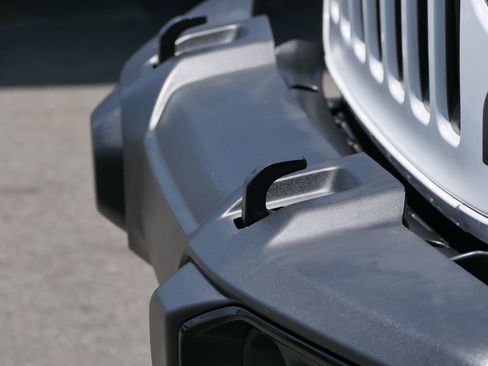 Used 2022 Jeep Wrangler Unlimited Sahara AWD/4WD image 9