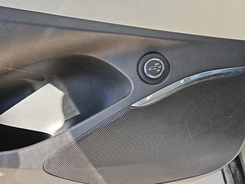 Used 2019 Buick Enclave Essence image 29