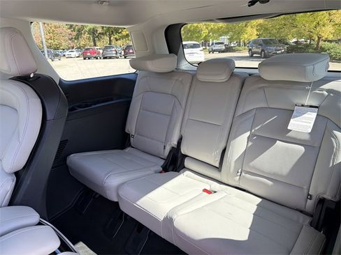 New 2025 Lincoln Navigator Reserve image 24