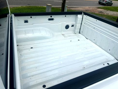 Used 2024 Nissan Frontier SV image 12