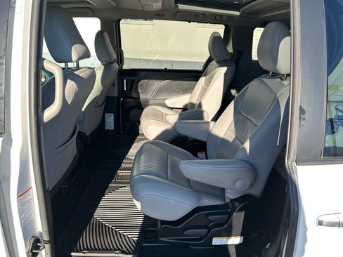 Used 2016 Toyota Sienna Limited Premium w/ Outdoor Package AWD/4WD image 15