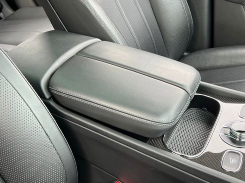 Used 2022 Bentley Bentayga image 46