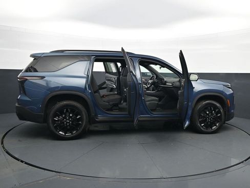 Used 2024 Chevrolet Traverse LT w/ Midnight/Sport Edition FWD image 32