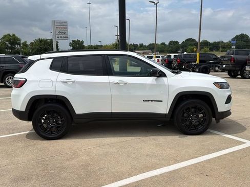 New 2026 Jeep Compass Latitude AWD/4WD image 8