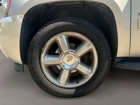 Used 2007 Chevrolet Tahoe LTZ w/ LTZ Preferred Equipment Group RWD image 10