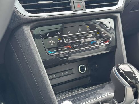 New 2026 Volkswagen Taos SE FWD image 21