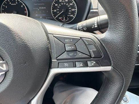 Used 2024 Nissan Altima 2.5 SV FWD image 15