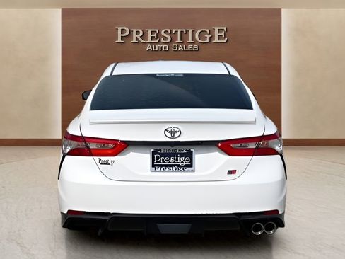 Used 2018 Toyota Camry SE FWD image 11