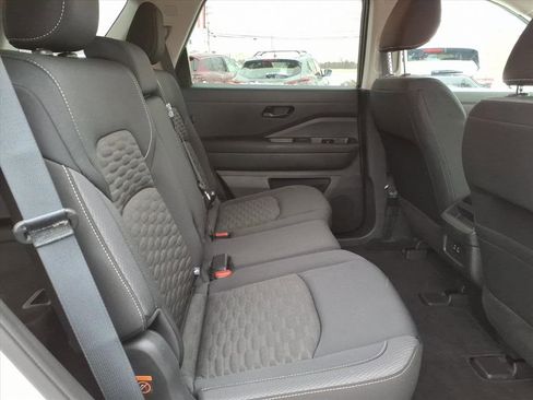 Certified 2024 Nissan Pathfinder S image 6