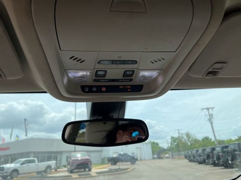 Used 2017 GMC Acadia Denali w/ Technology Package image 42