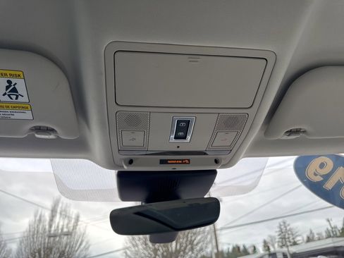 Used 2019 Jaguar E-PACE SE image 38