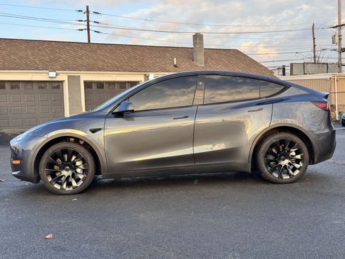 Used 2023 Tesla Model Y Long Range image 4