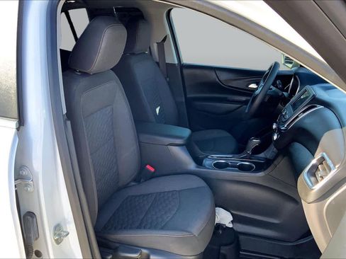 Used 2021 Chevrolet Equinox LT w/ LPO, Floor Liner Package FWD image 16