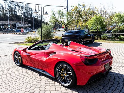 Certified 2018 Ferrari 488 Spider RWD image 8