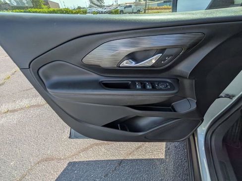 Used 2023 GMC Terrain SLE w/ Driver Convenience Package FWD image 11