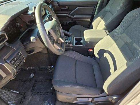 Used 2025 Toyota 4Runner SR5 AWD/4WD image 11