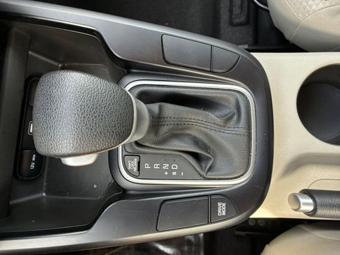Used 2025 Kia Soul LX w/ LX Technology Package FWD image 38