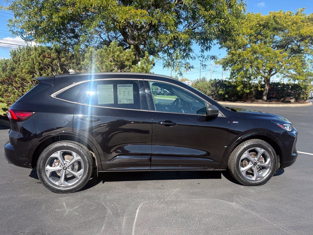 Used 2023 Ford Escape ST-Line w/ Tech Pack #1 AWD/4WD image 4