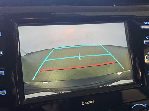 Used 2020 Toyota Camry SE FWD image 16