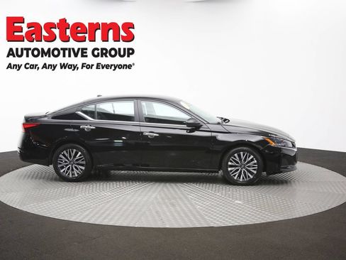 Used 2025 Nissan Altima 2.5 SV FWD image 43