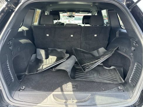 Used 2020 Jeep Grand Cherokee Laredo AWD/4WD image 10