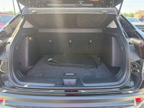 Used 2025 Chevrolet Trax LT FWD image 7