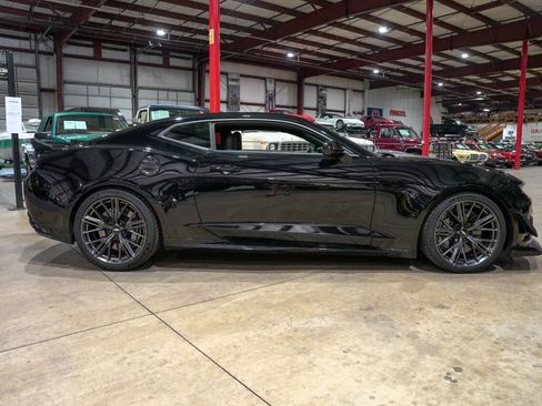 Used 2018 Chevrolet Camaro ZL1 RWD image 10