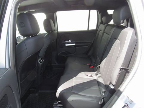 Used 2025 Mercedes-Benz GLB 250 4MATIC image 16