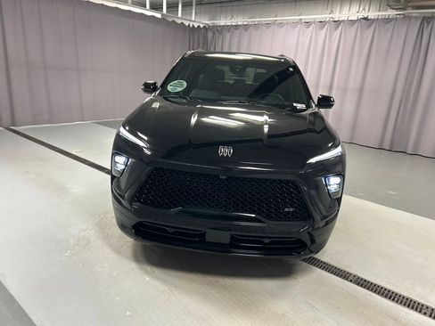 Used 2025 Buick Enclave Sport Touring image 2