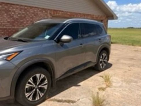 Used 2021 Nissan Rogue SV w/ Premium Package FWD image 1