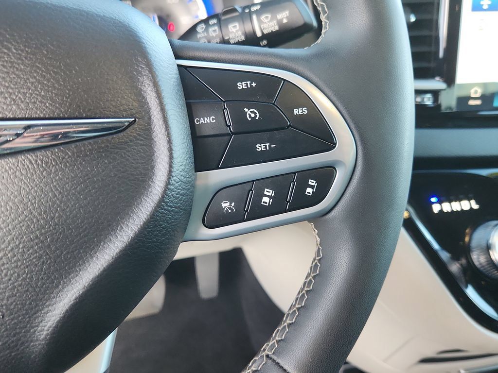 Used 2024 Chrysler Pacifica Touring-L FWD image 21