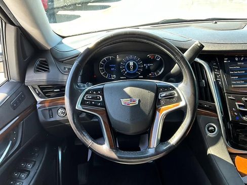 Used 2020 Cadillac Escalade Luxury AWD/4WD image 32