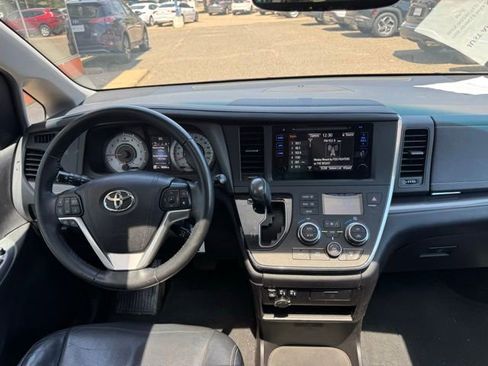 Used 2015 Toyota Sienna SE FWD image 19