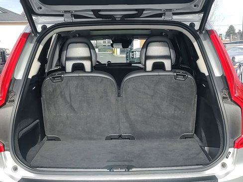 Used 2022 Volvo XC90 T5 Momentum w/ Advanced Package image 21