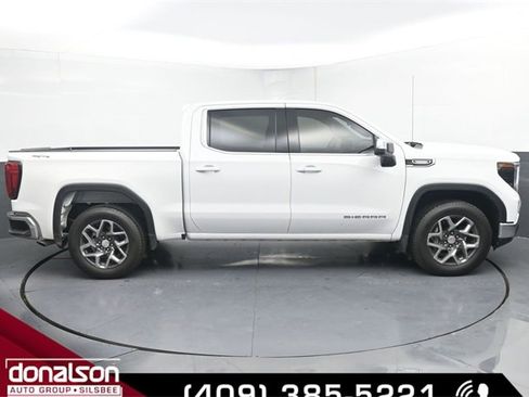 New 2026 GMC Sierra 1500 SLE image 2