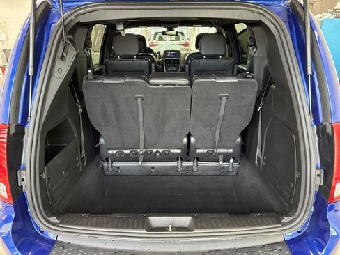 Used 2020 Dodge Grand Caravan SXT w/ Driver Convenience Group FWD image 10