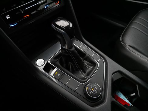 Used 2022 Volkswagen Tiguan SE image 24