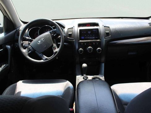 Used 2011 Kia Sorento LX w/ Convenience Pkg AWD/4WD image 8