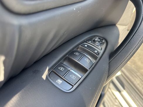 Used 2024 Nissan Armada SL w/ Captain's Chairs Package RWD image 10