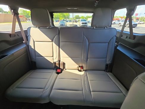 Certified 2023 GMC Yukon XL SLT w/ SLT Premium Package AWD/4WD image 22