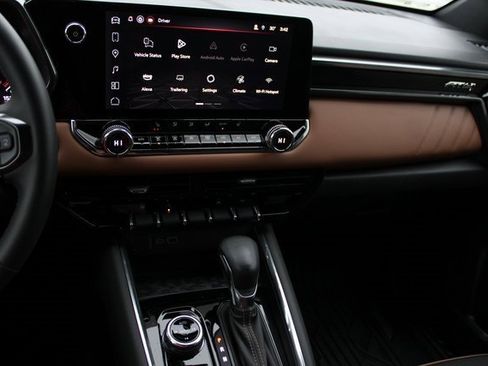 Used 2025 GMC Canyon AT4 image 23