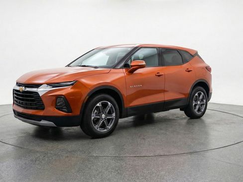 Used 2025 Chevrolet Blazer LT FWD image 3