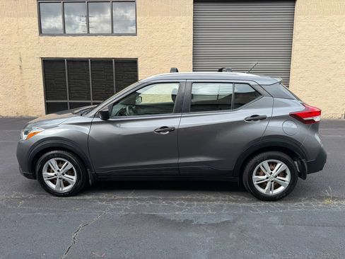 Used 2018 Nissan Kicks S w/ Exterior Package FWD image 3