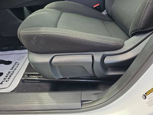 Used 2024 Nissan Rogue S FWD image 27