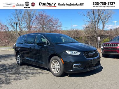 New 2026 Chrysler Pacifica Select