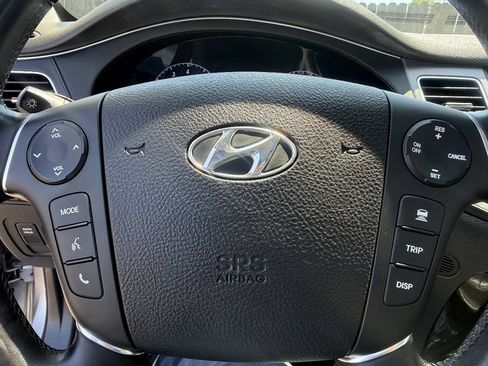 Used 2012 Hyundai Genesis 5.0 RWD image 18