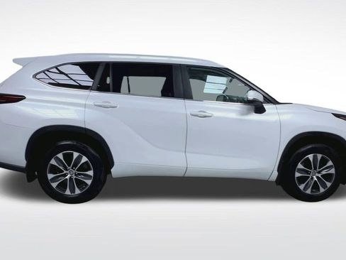 Certified 2024 Toyota Highlander XLE AWD/4WD image 28