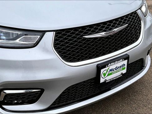 Used 2024 Chrysler Pacifica Touring-L image 31