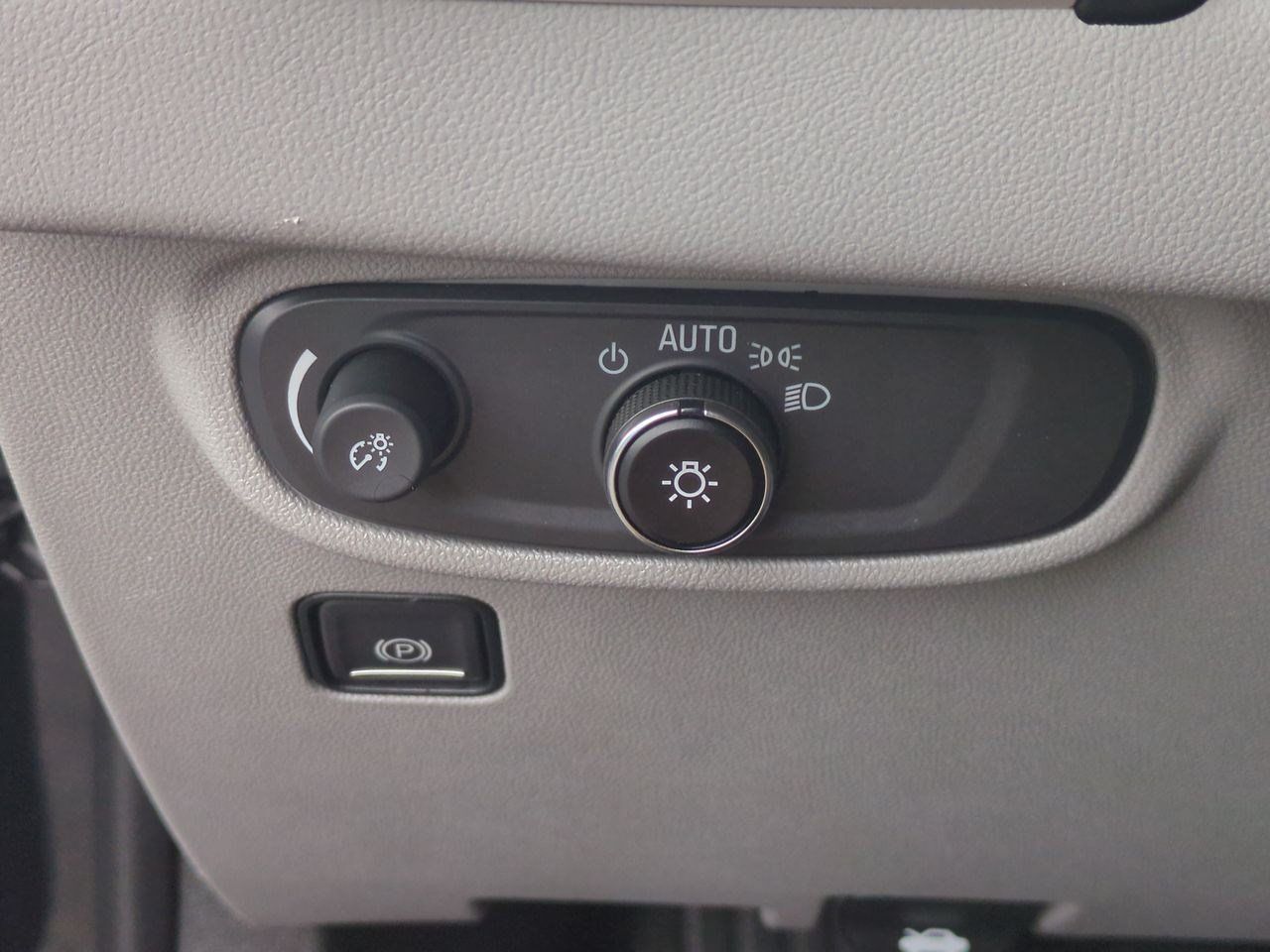 Used 2023 GMC Terrain SLE w/ Driver Convenience Package FWD image 19