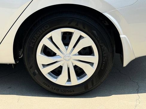 Used 2025 Nissan Versa S w/ Trunk Package FWD image 17